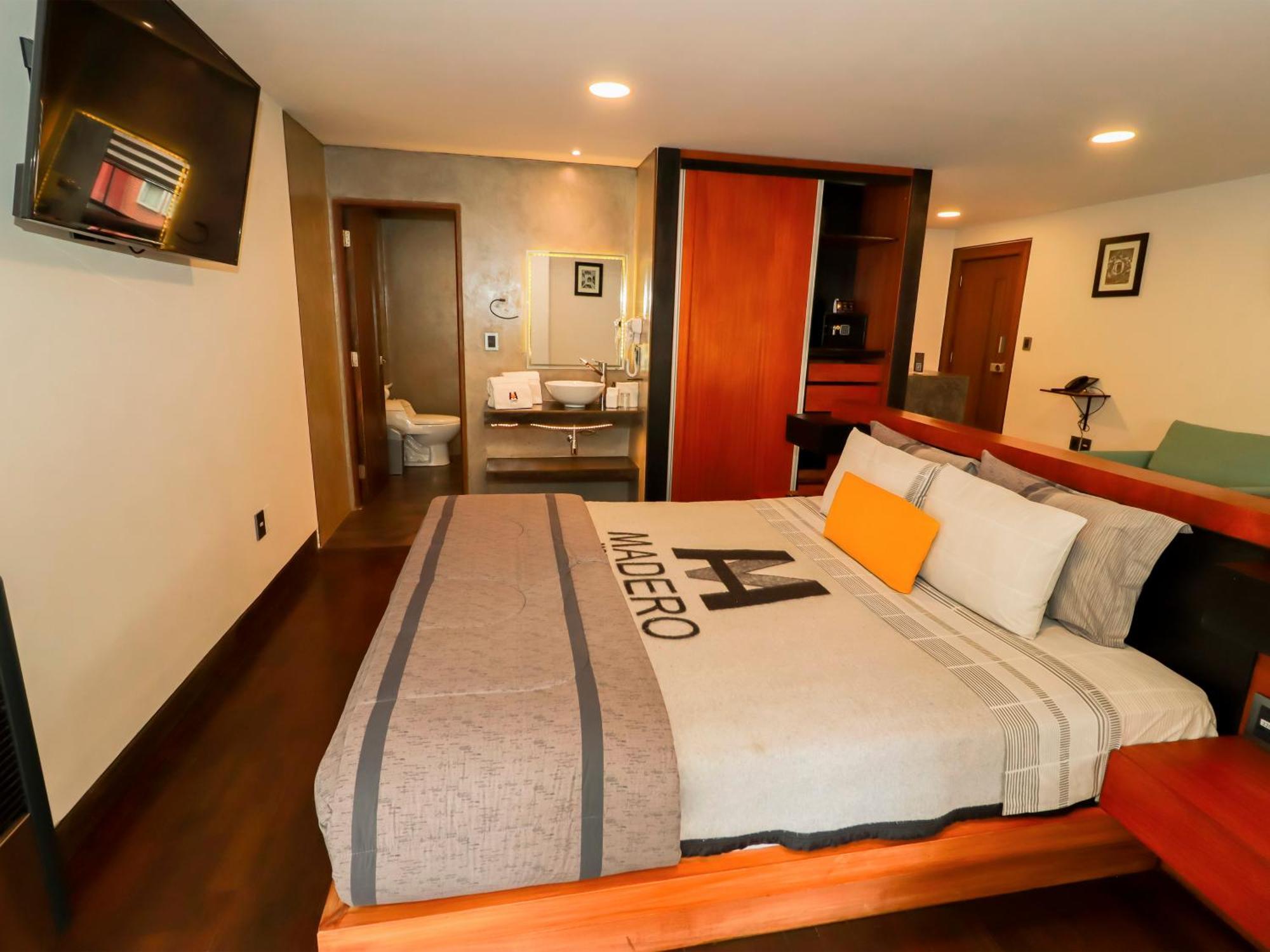 Madero Hotel & Suites La Paz Exterior photo