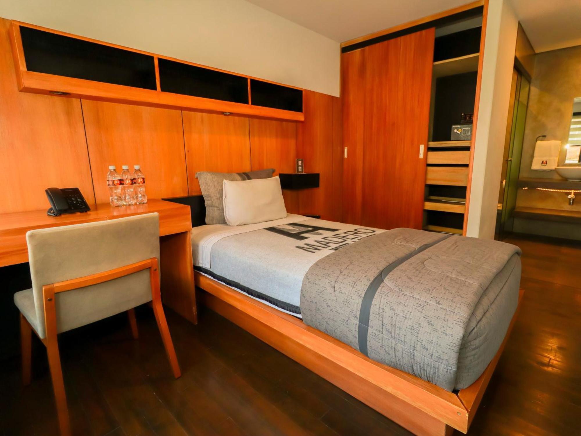 Madero Hotel & Suites La Paz Exterior photo